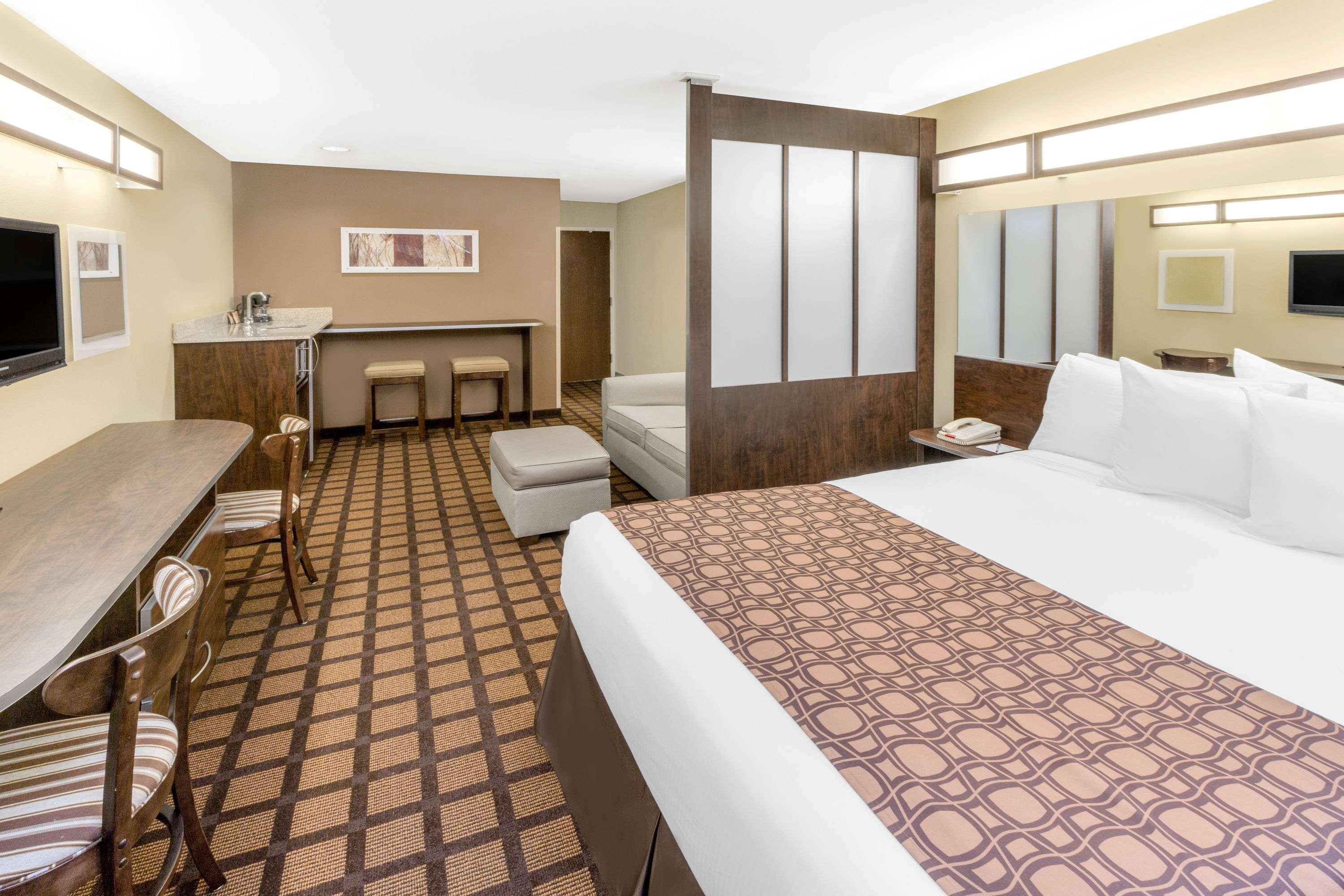Microtel Inn & Suites By Wyndham Ozark Bagian luar foto